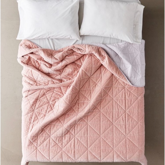 UO Velvet Quilt💓✨ - Picture 2 of 6